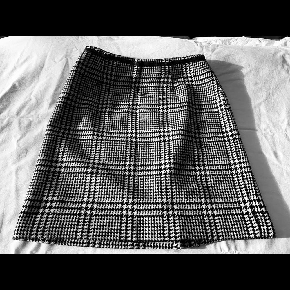 Apostrophe black and white skirt Sz 4